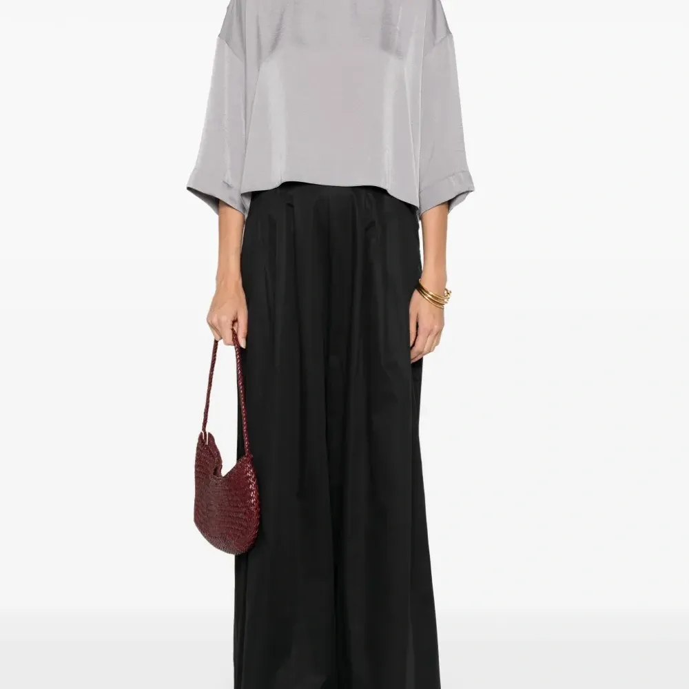 Атласная футболка