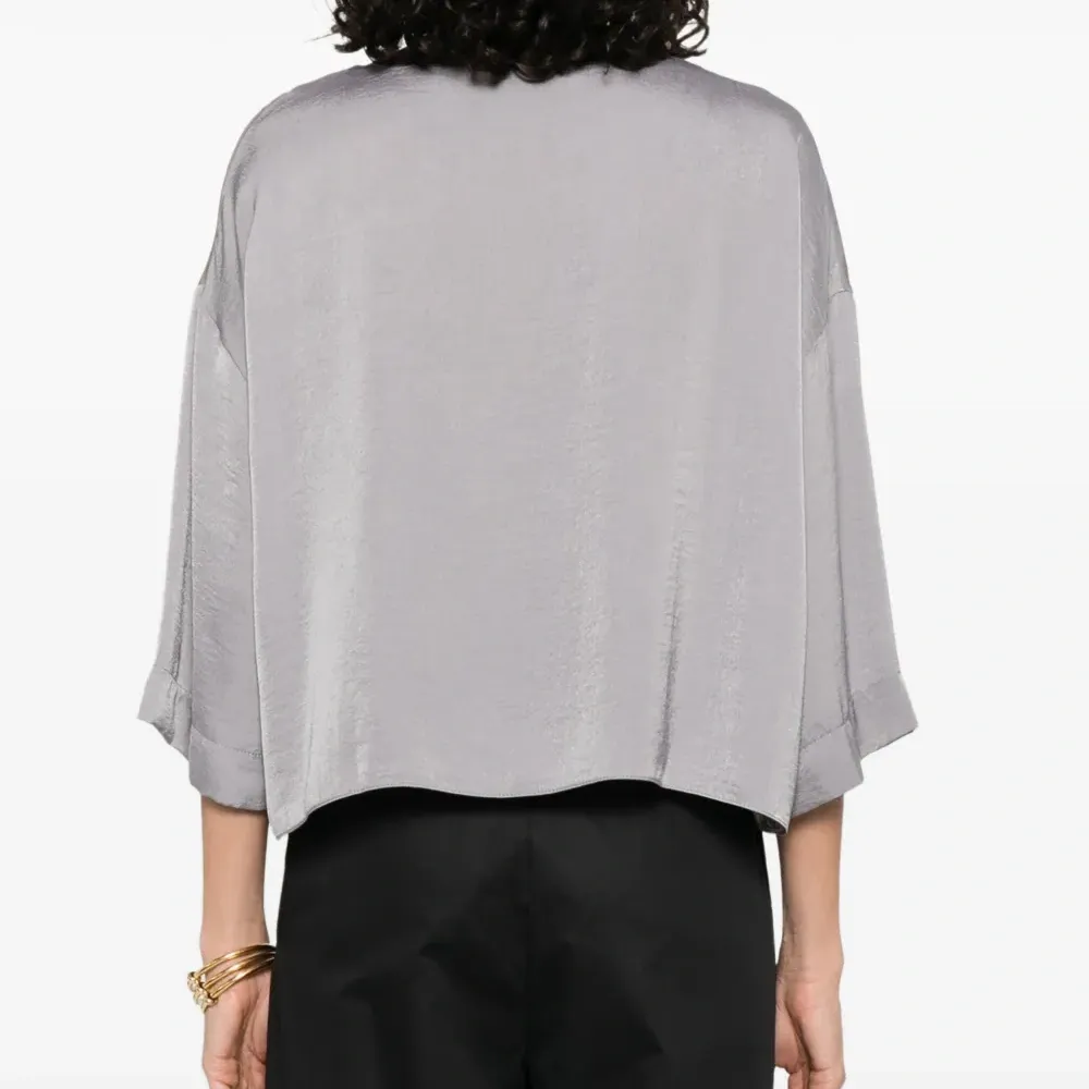 Атласная футболка