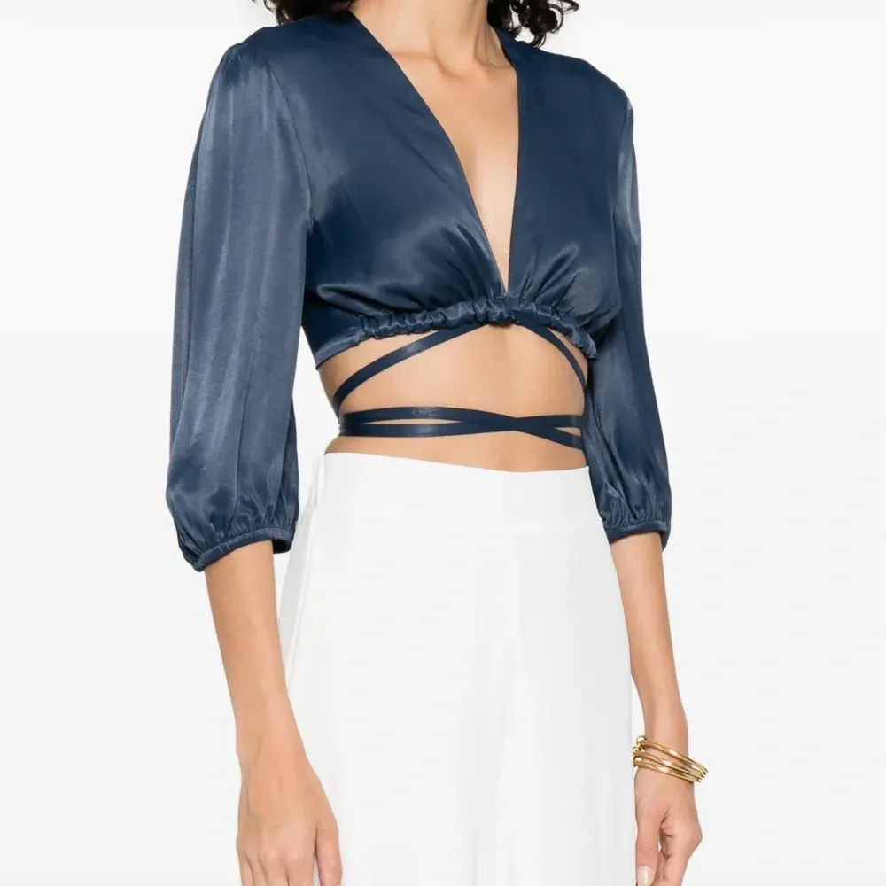 Атласная блузка