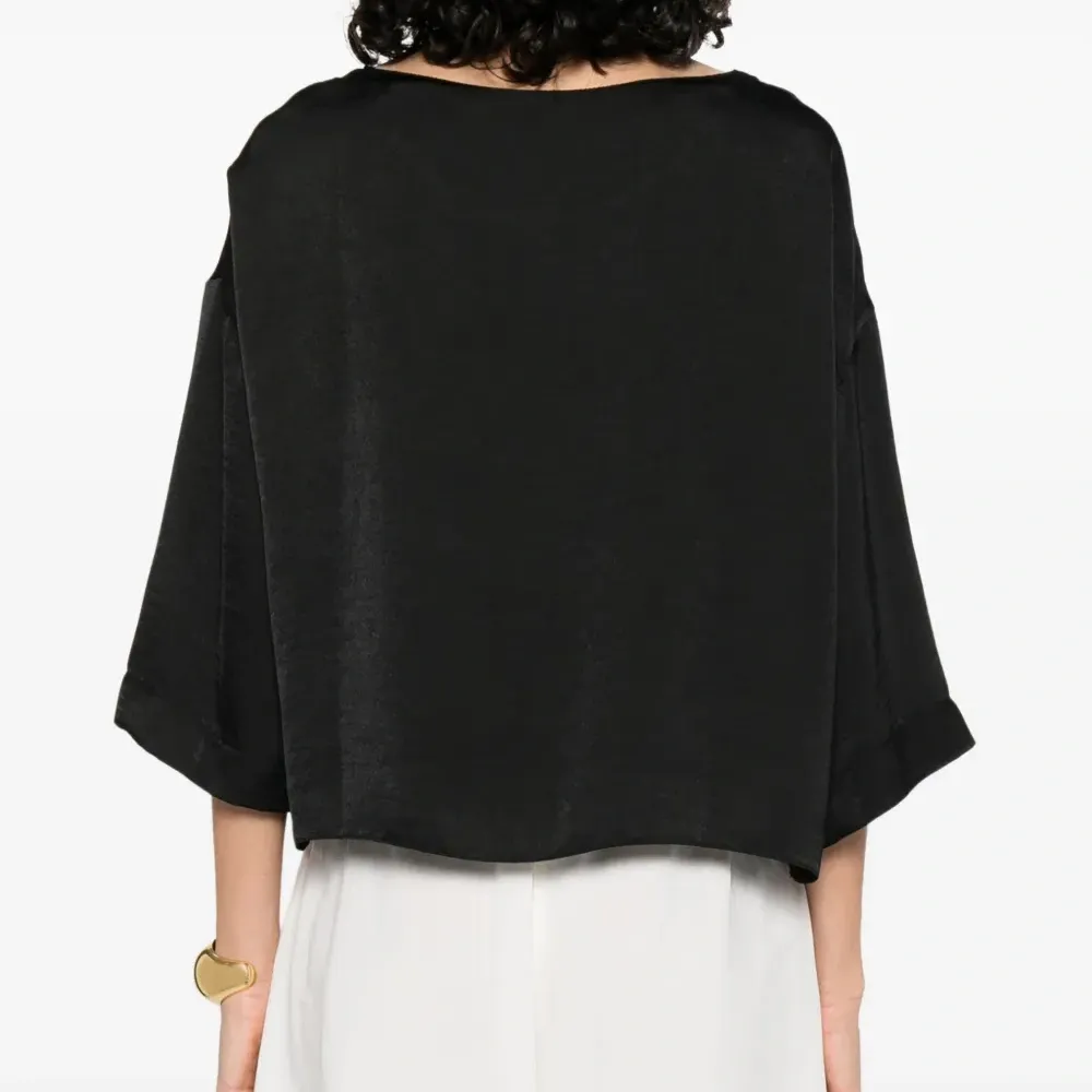 Атласная футболка