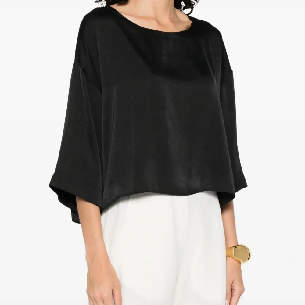 Атласная футболка