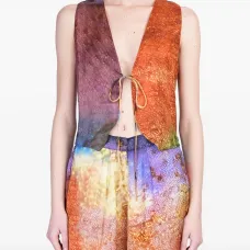 Топ с абстрактным принтом