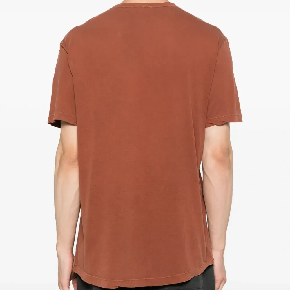 футболка с круглым вырезом