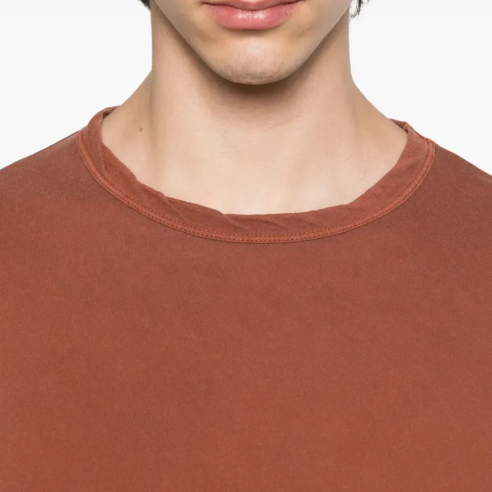 футболка с круглым вырезом