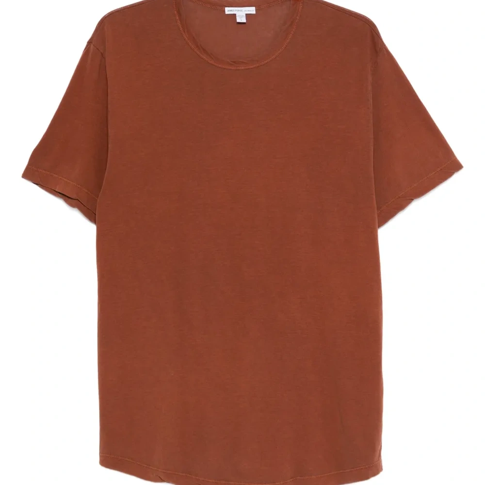 футболка с круглым вырезом