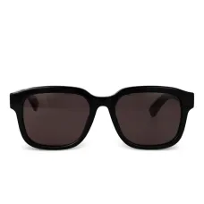 Солнцезащитные очки в квадратной оправе