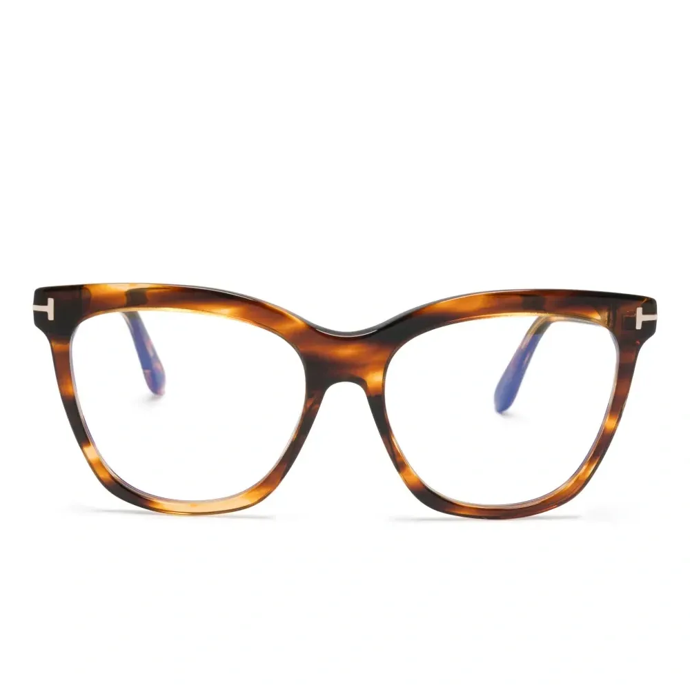 очки в оправе 'кошачий глаз'