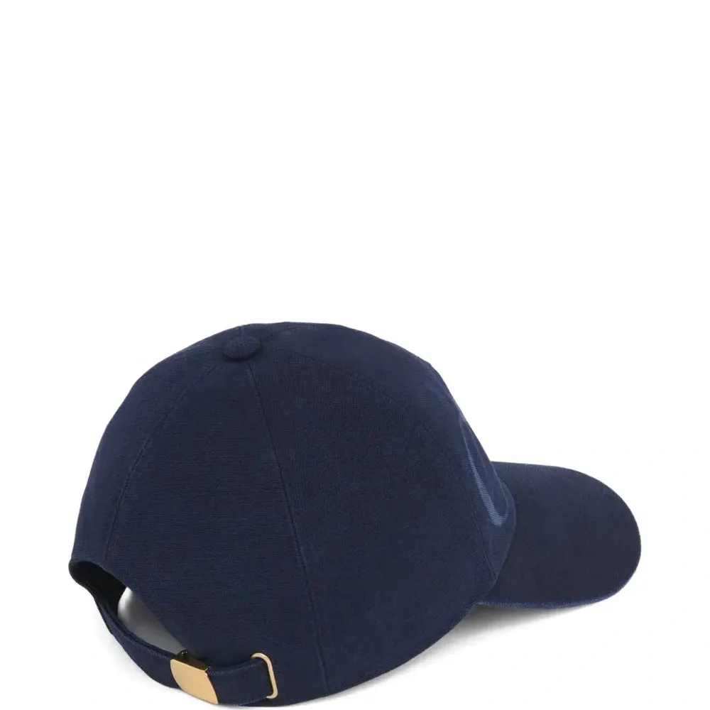 бейсболка с логотипом