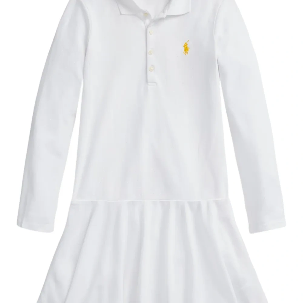 расклешенное платье с воротником поло