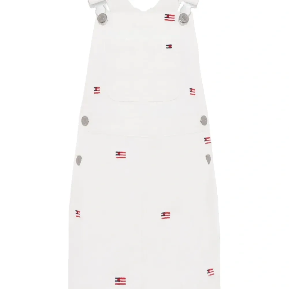 Платье с вышитым логотипом