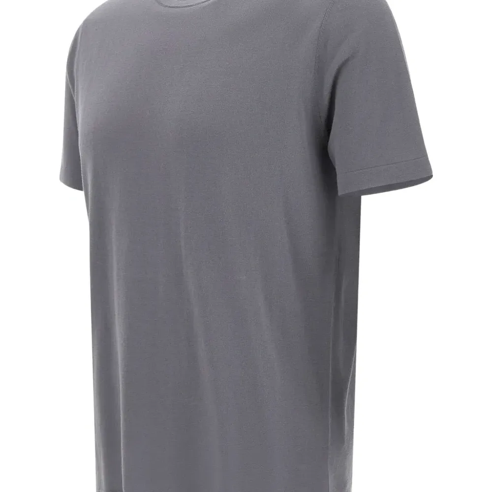 Футболка с круглым вырезом