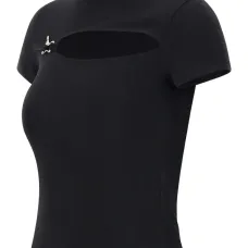 Футболка с вырезами