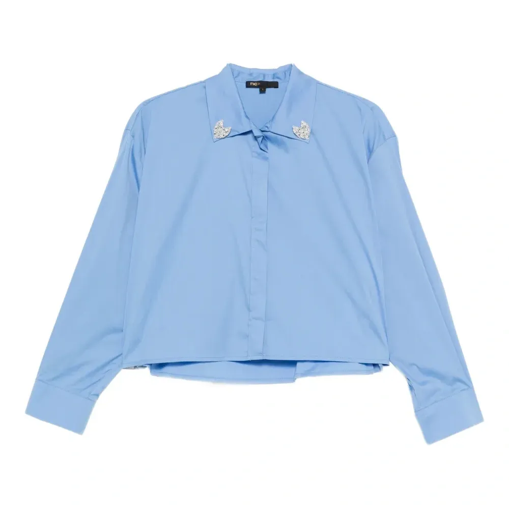 Блузка с брошью