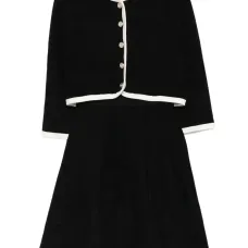 Расклешенное платье с пуговицами