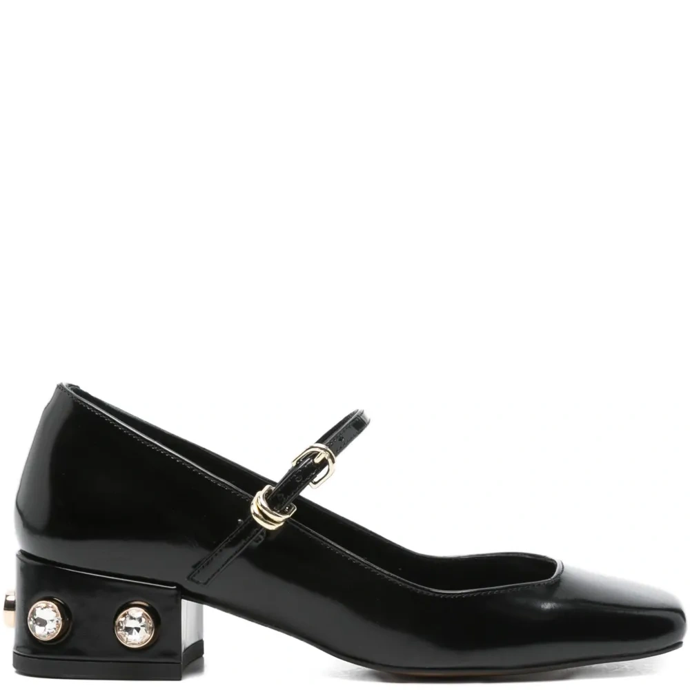 Декорированные туфли