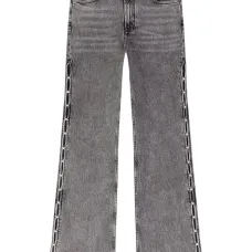 Джинсы, украшенные стразами