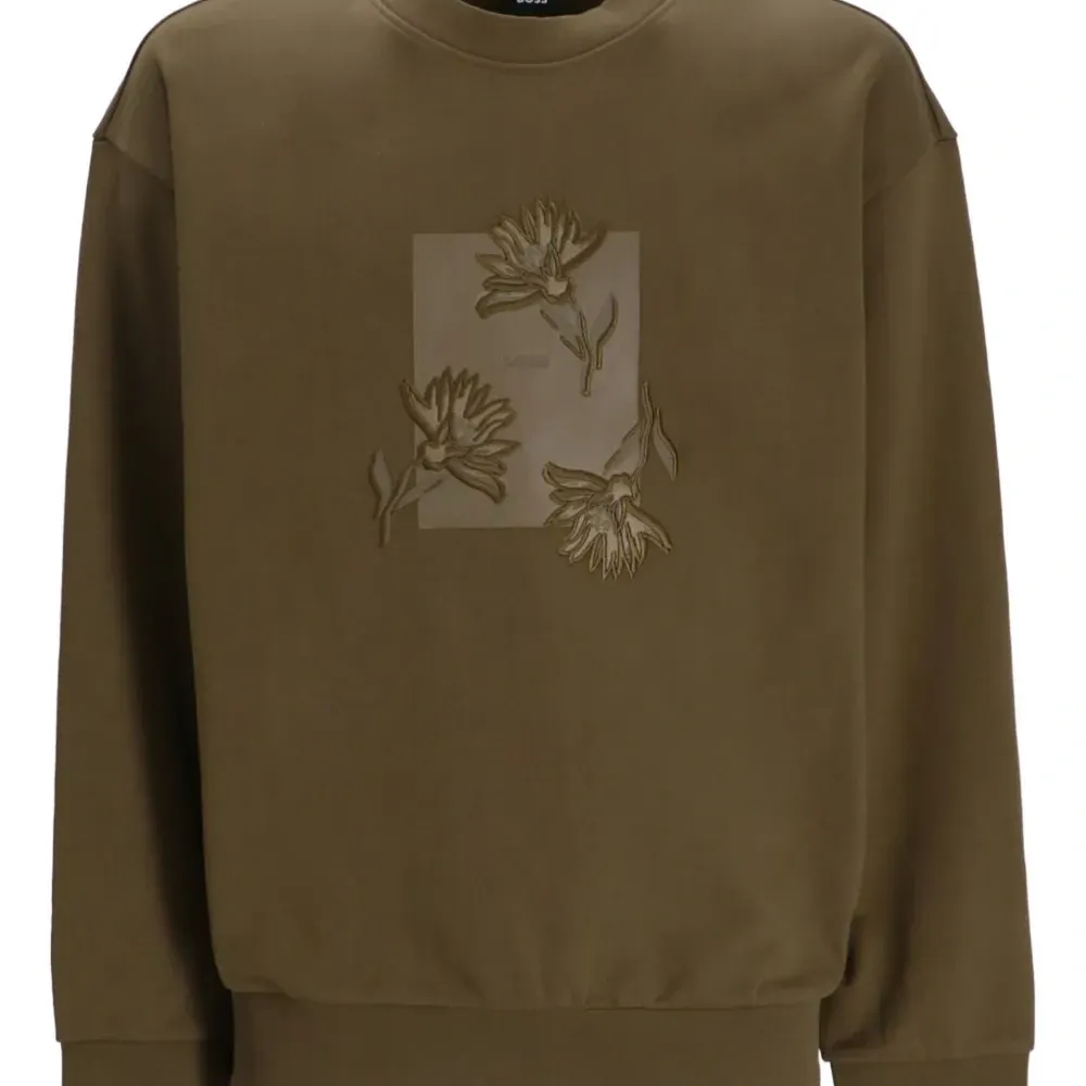 Толстовка с цветочной вышивкой