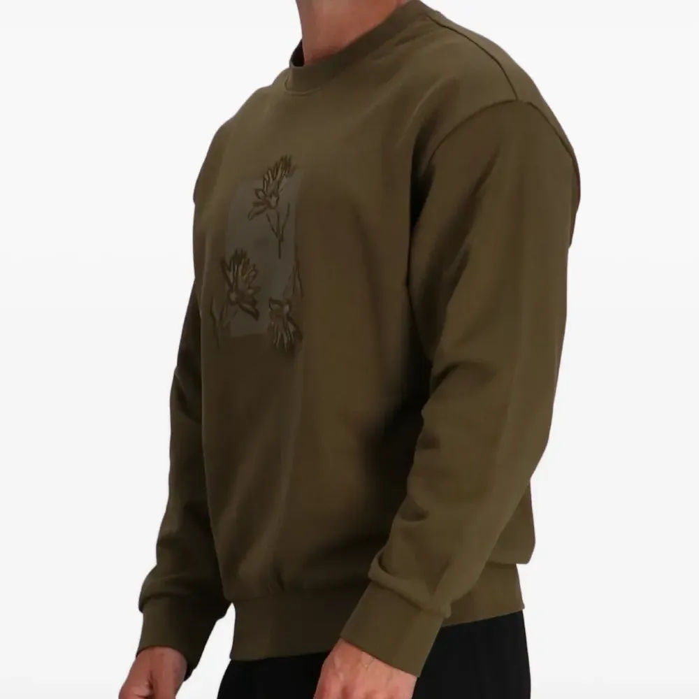 Толстовка с цветочной вышивкой