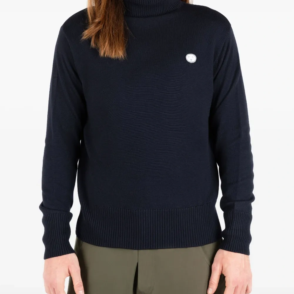 Свитер с высоким воротником и нашивкой-логотипом