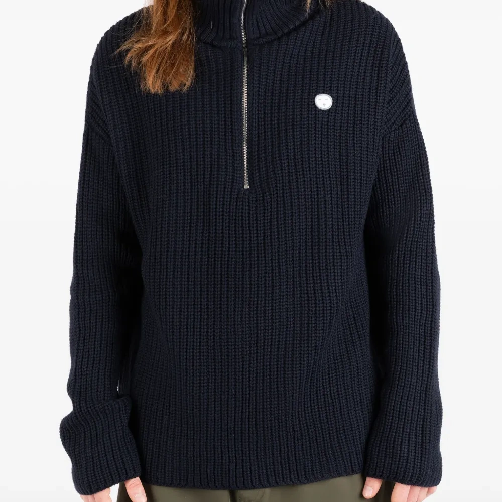 Свитер в рубчик с воротником на молнии