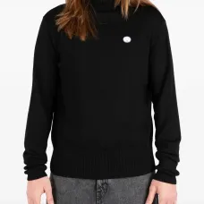 Свитер с высоким воротником и вышивкой