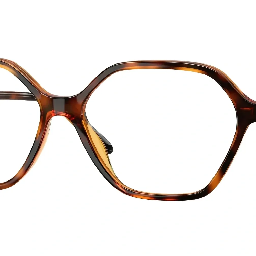 Очки в геометричной оправе