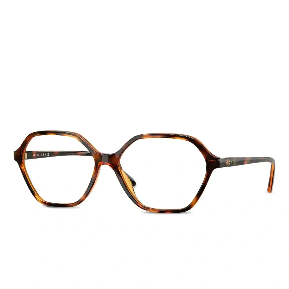 Очки в геометричной оправе