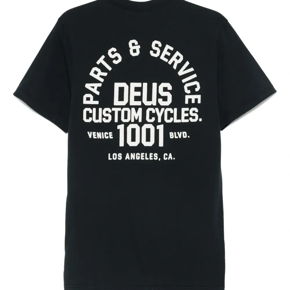 Футболка с логотипом