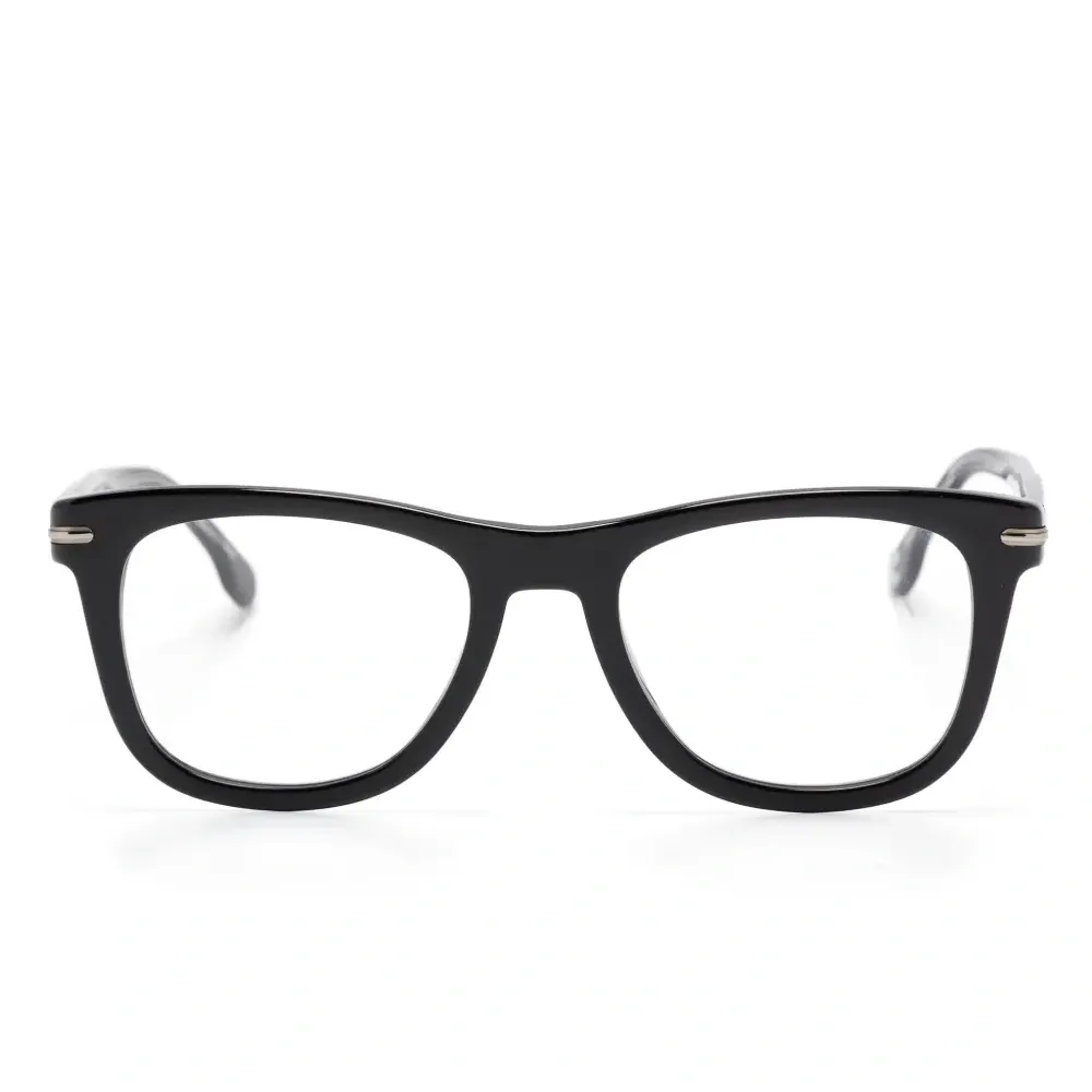 очки в геометричной оправе