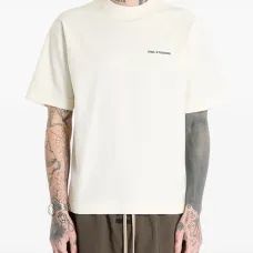 Футболка с вышитым логотипом