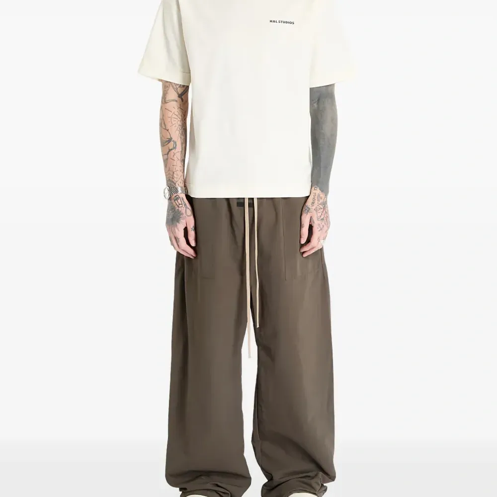 Футболка с вышитым логотипом