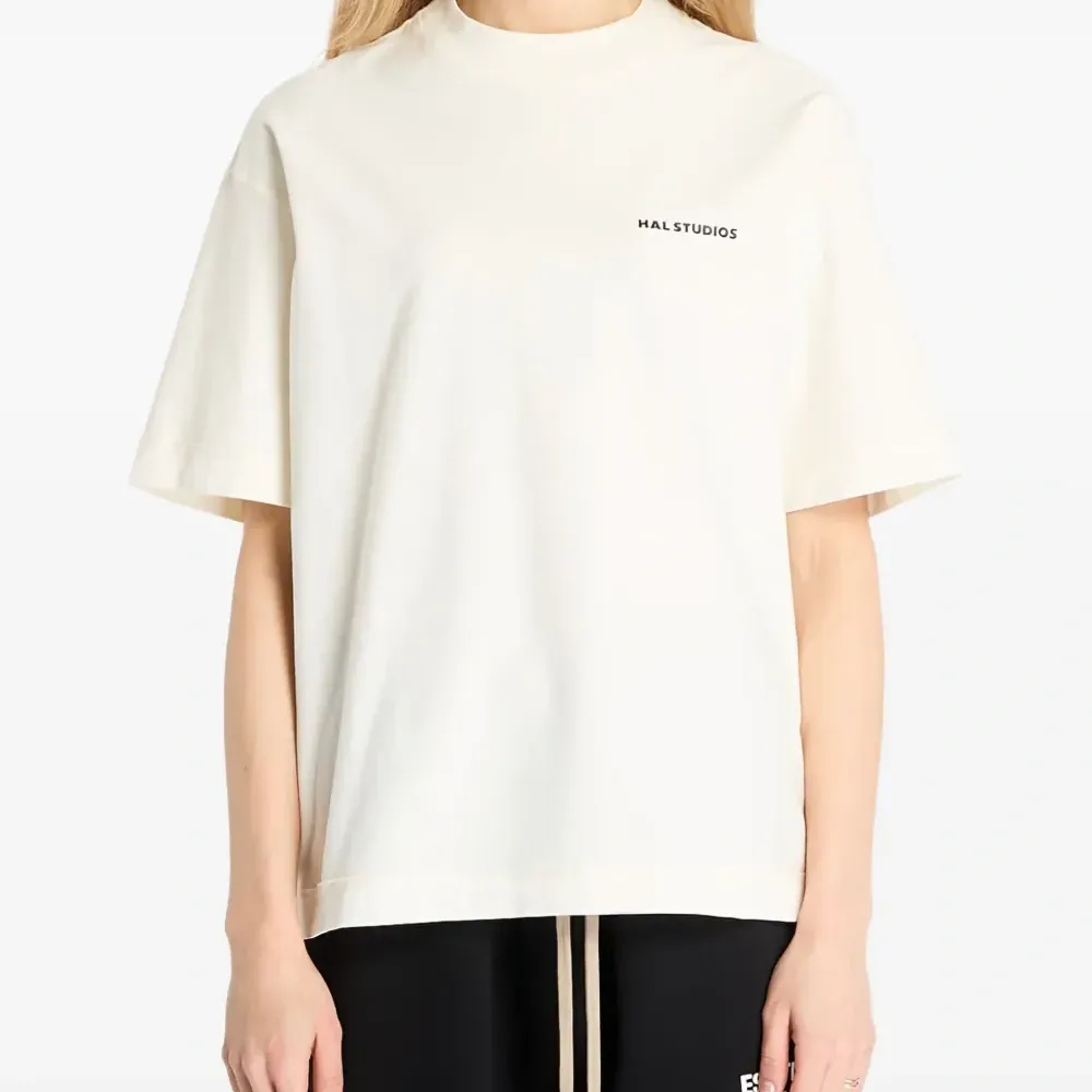 Футболка с вышитым логотипом