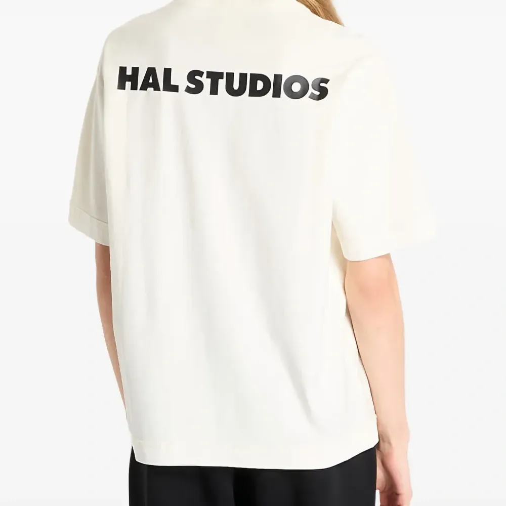 Футболка с вышитым логотипом