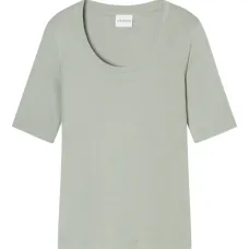 Футболка с широким вырезом