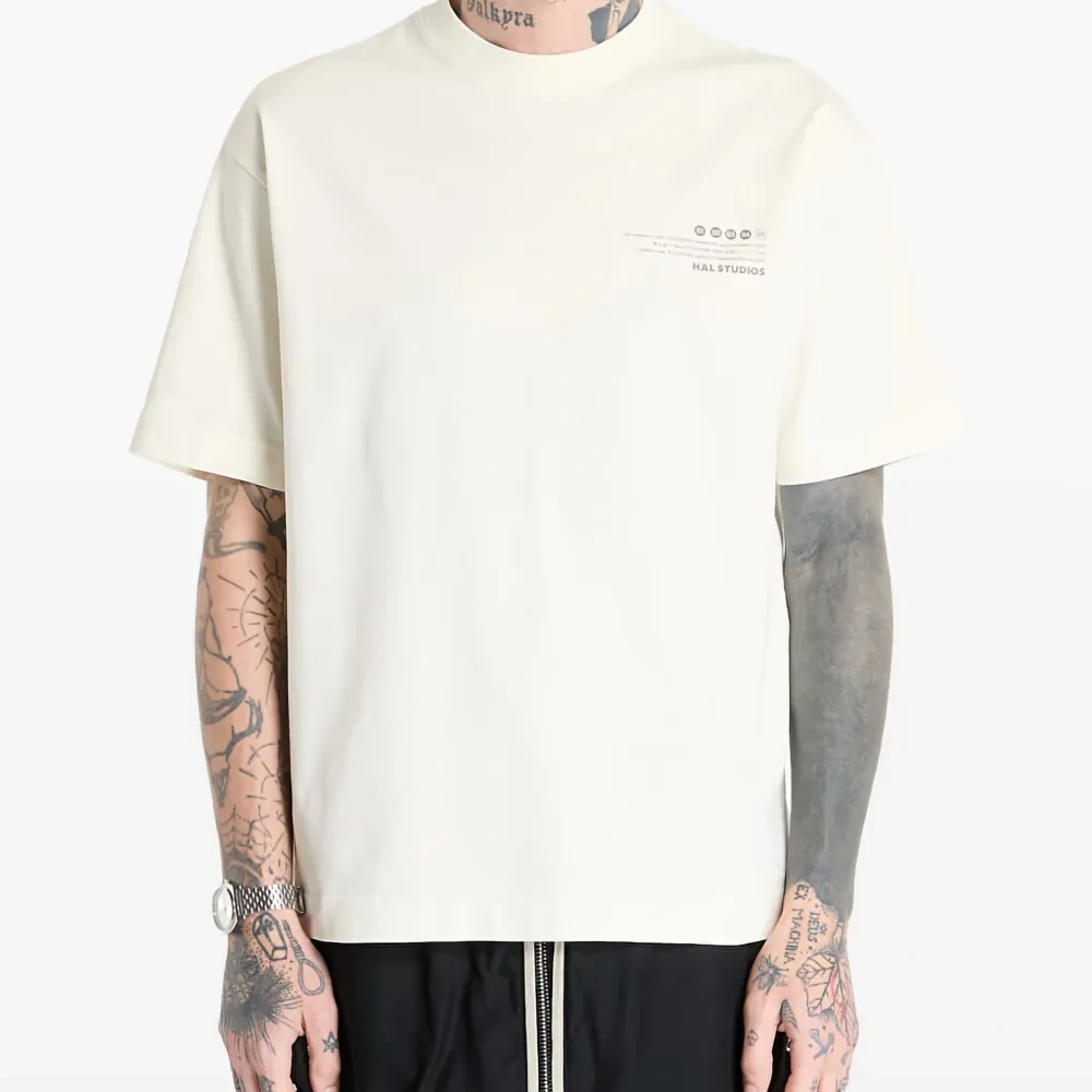 Футболка с вышитым логотипом