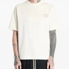 Футболка с вышитым логотипом