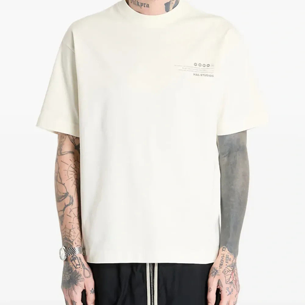 Футболка с вышитым логотипом