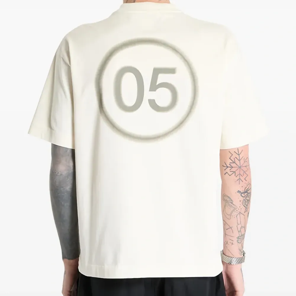 Футболка с вышитым логотипом