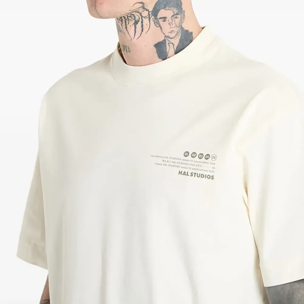 Футболка с вышитым логотипом