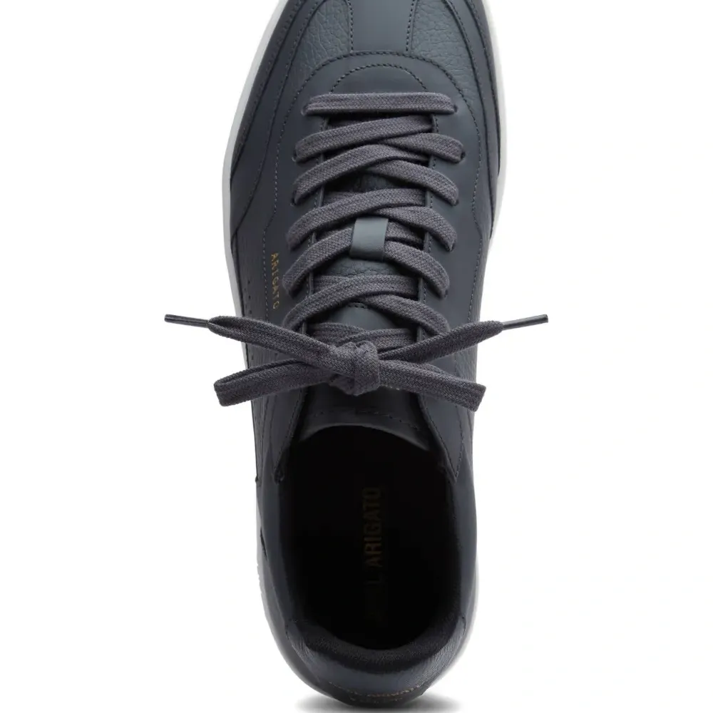 Кроссовки с перфорацией