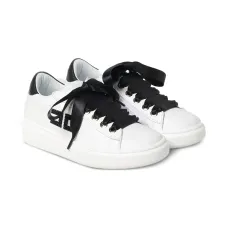 кроссовки на шнуровке