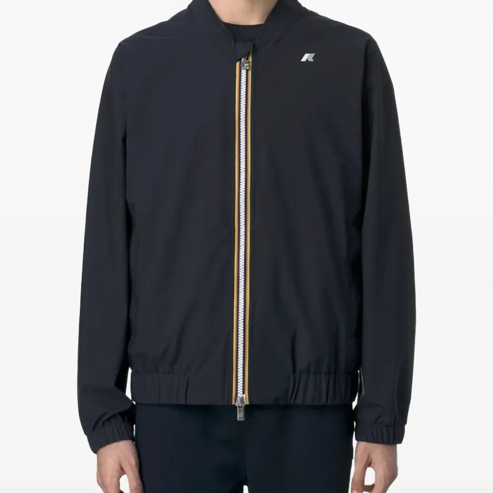 Куртка на молнии с нашивкой-логотипом