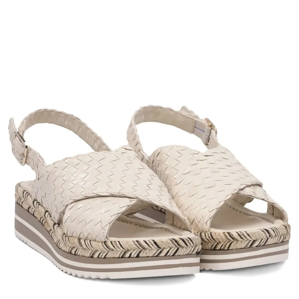 сандалии с плетеными ремешками