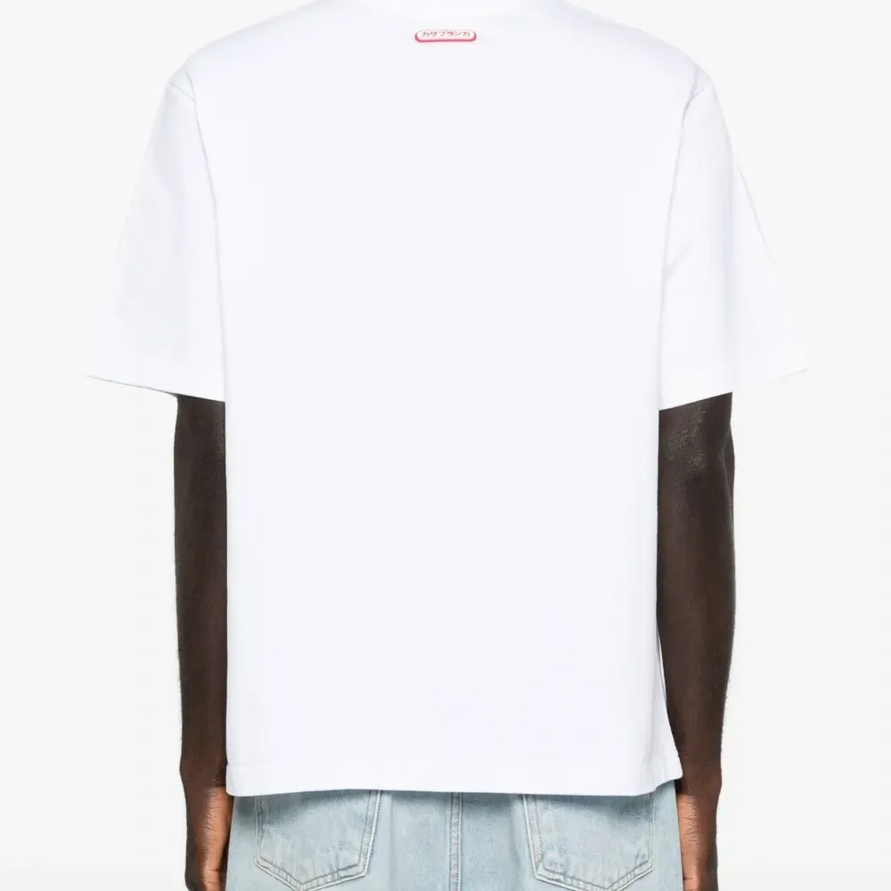 Футболка с нашивкой-логотипом