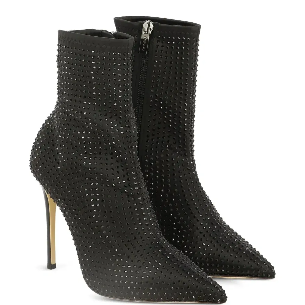 Ботильоны с заостренным носком и кристаллами Ботильоны с заостренным носком и кристаллами