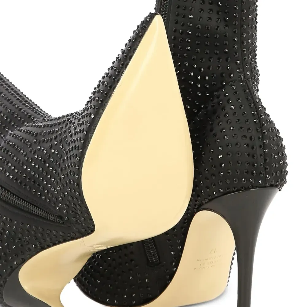 Ботильоны с заостренным носком и кристаллами Ботильоны с заостренным носком и кристаллами