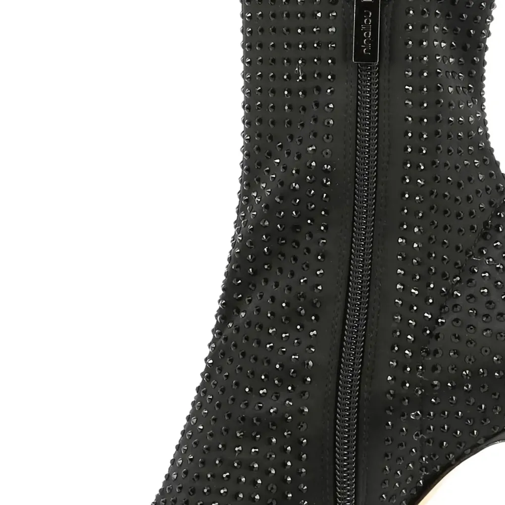 Ботильоны с заостренным носком и кристаллами Ботильоны с заостренным носком и кристаллами