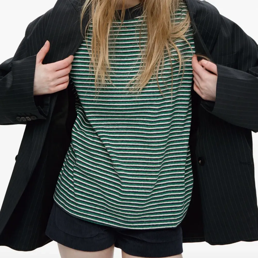 Полосатый топ с длинными рукавами