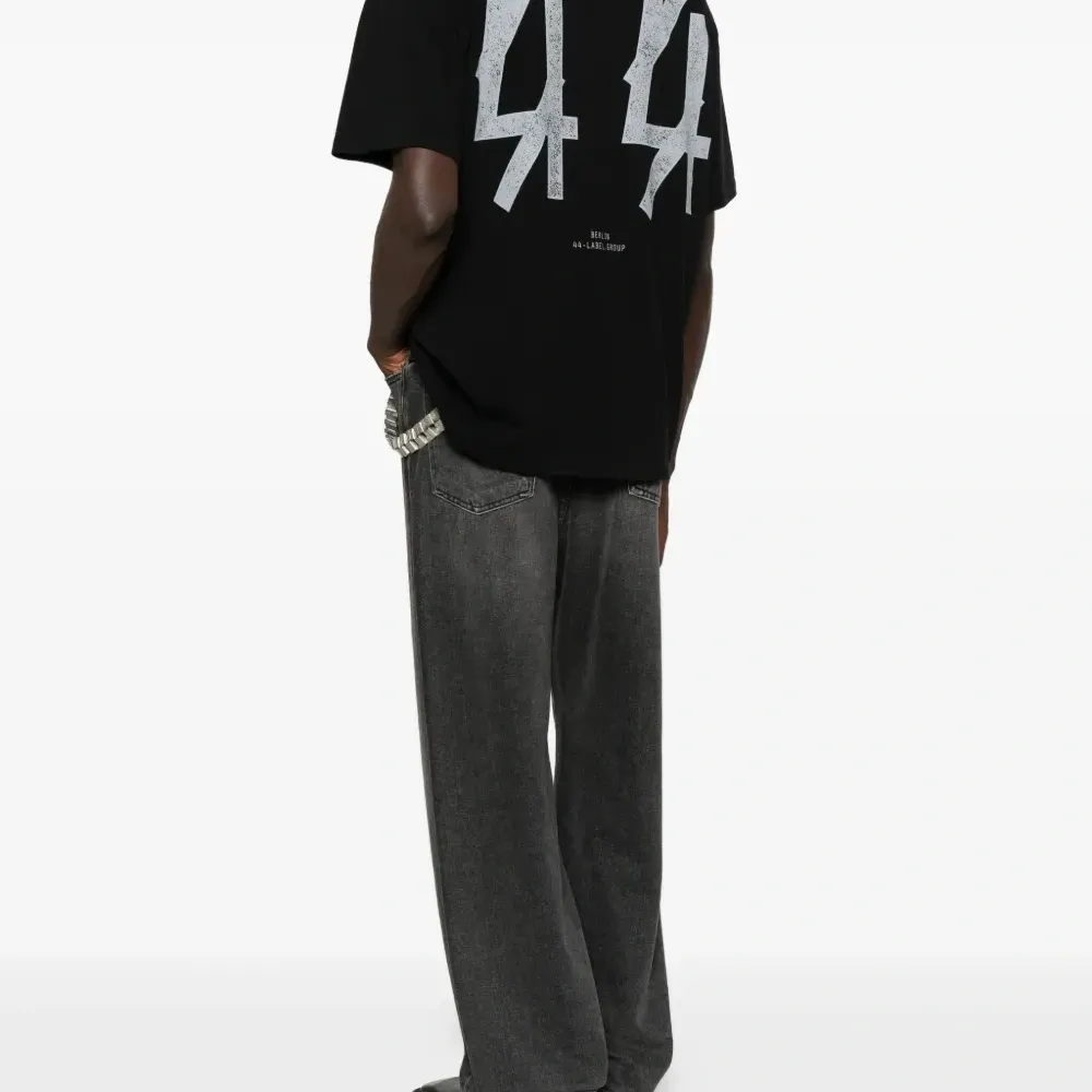 Футболка с графичным принтом