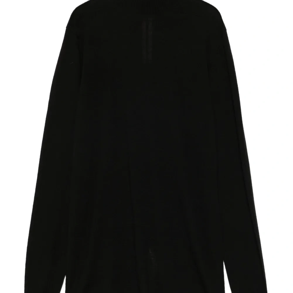 Шерстяной свитер с высоким воротником